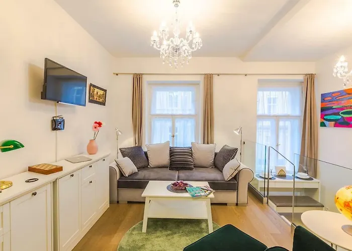 Chateau Savoy, Serikova 8