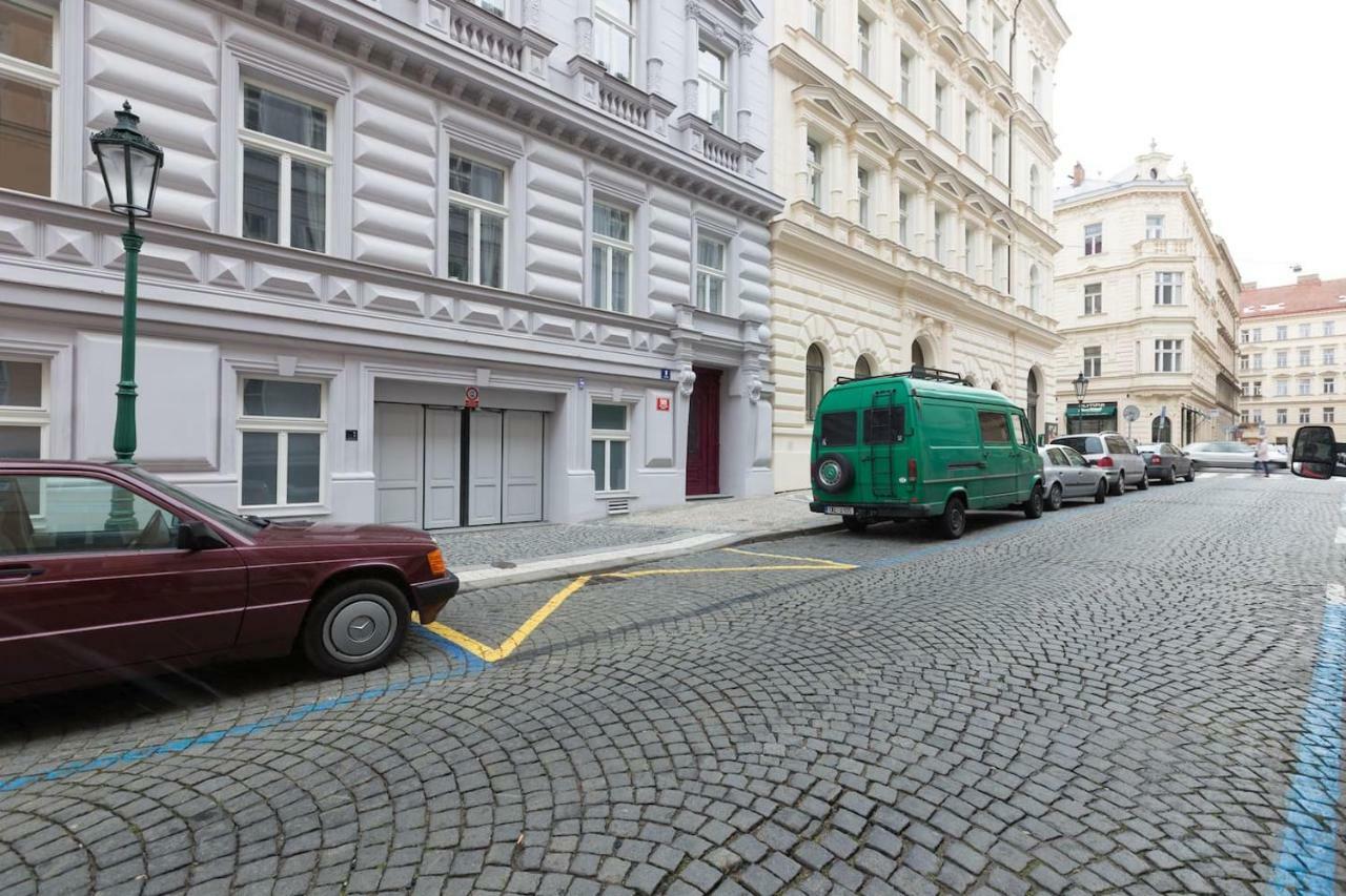 Chateau Savoy, Serikova 8 Appartamento *