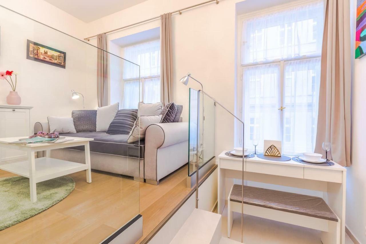 Apartament Chateau Savoy, Serikova 8 Praga