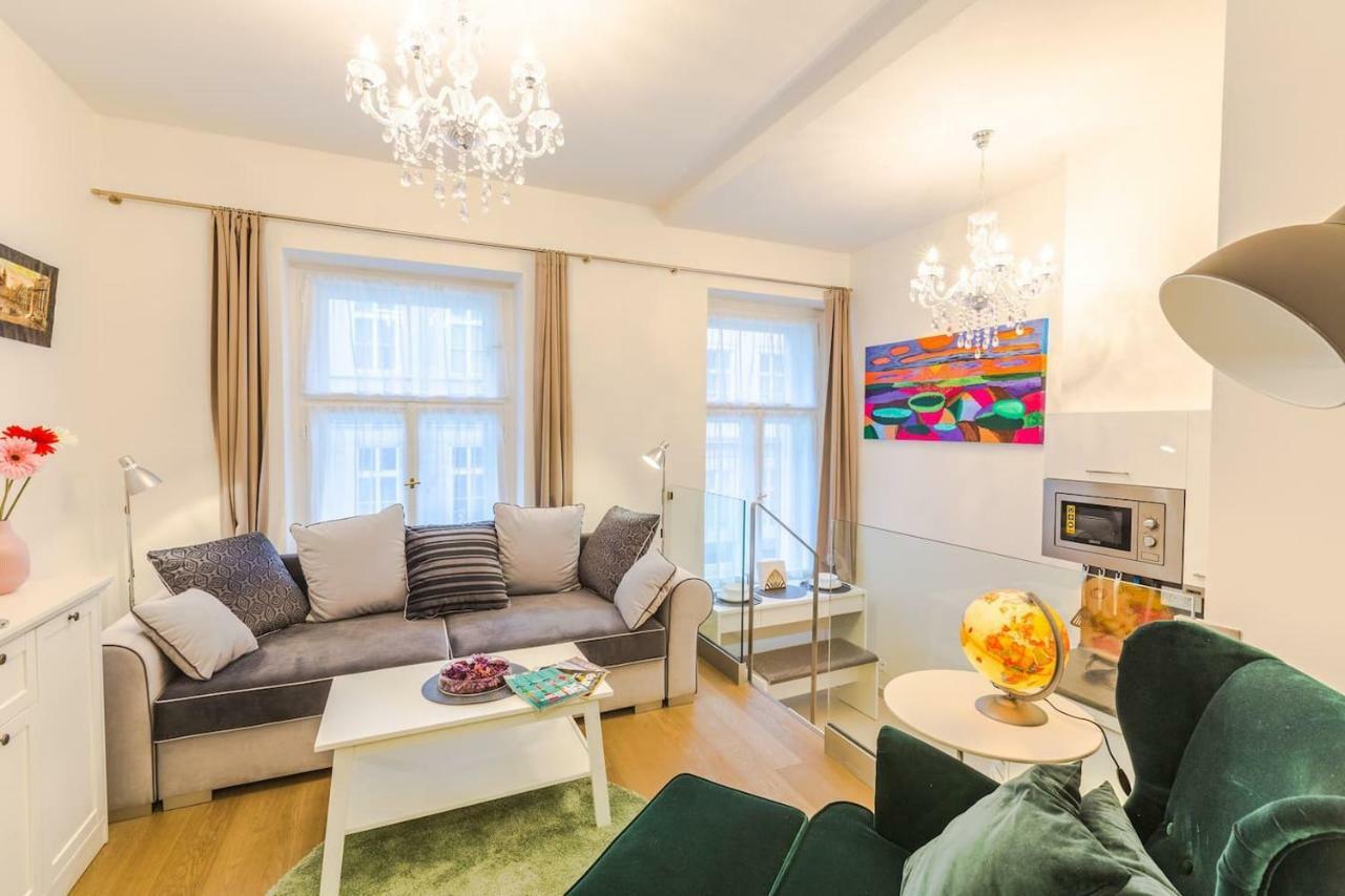 Chateau Savoy, Serikova 8 Appartamento