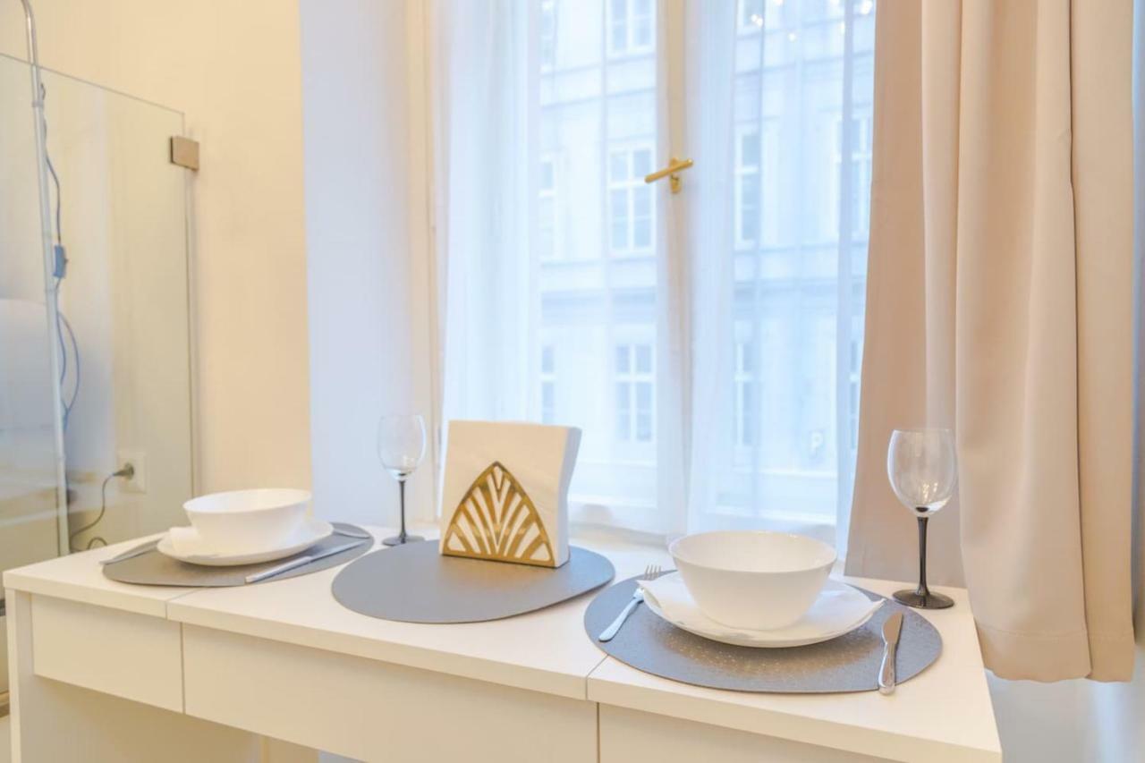 Apartament Chateau Savoy, Serikova 8 *