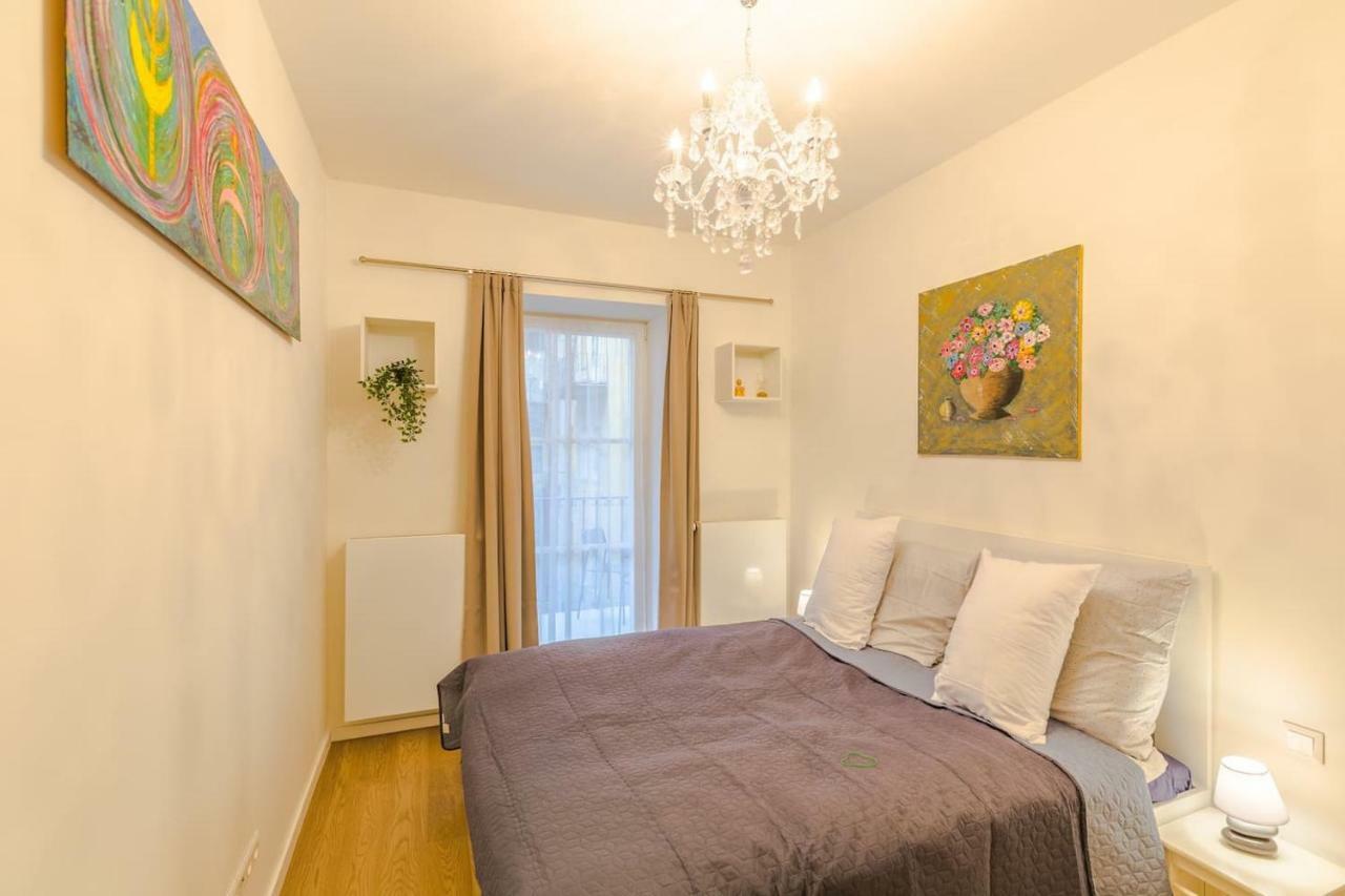 Appartamento Chateau Savoy, Serikova 8 *